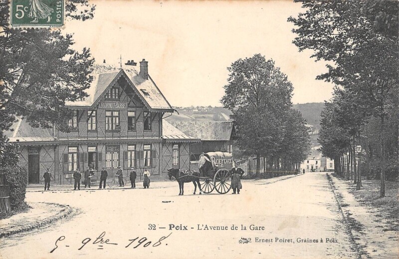 Carte postale ancienne Poix - Avenue De La Gare