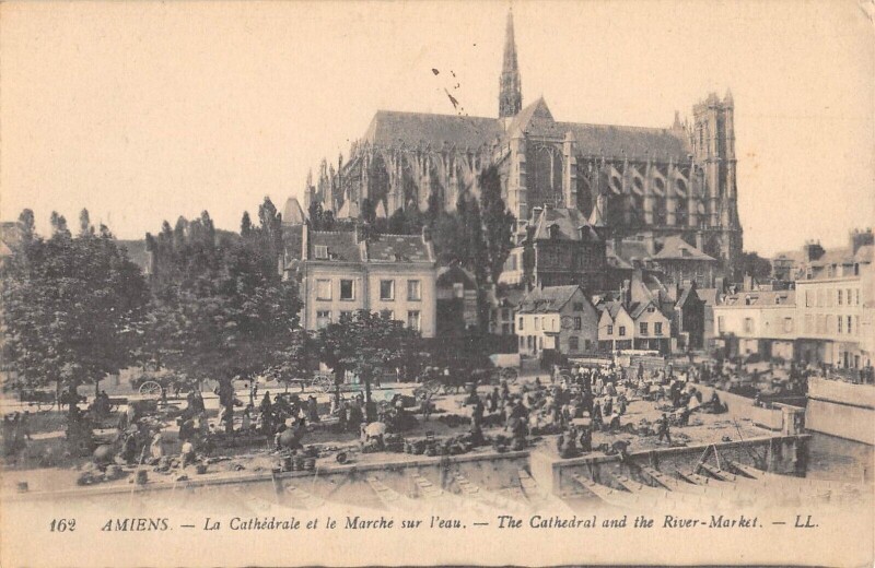 Carte postale ancienne Amiens - La Cathedrale Et Le Marche Sur L'Eau à Amiens