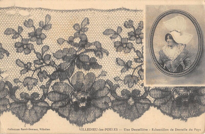 Carte postale ancienne Villedieu Les Poeles - Une Dentelliere