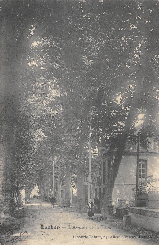 Carte postale ancienne Luchon - Avenue De La Gare