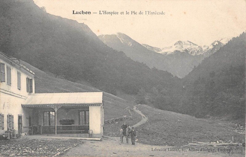 Carte postale ancienne Luchon - L'Hospice Et Le Pic De L'Entecade