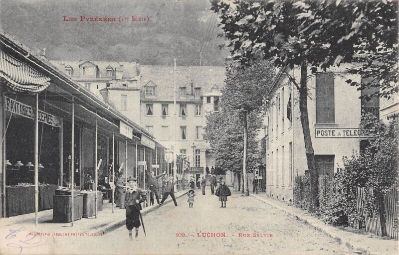 Carte postale ancienne Luchon - Rue Sylvie