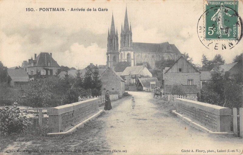 Carte postale ancienne Pontmain - Arrivee De La Gare à Pontmain