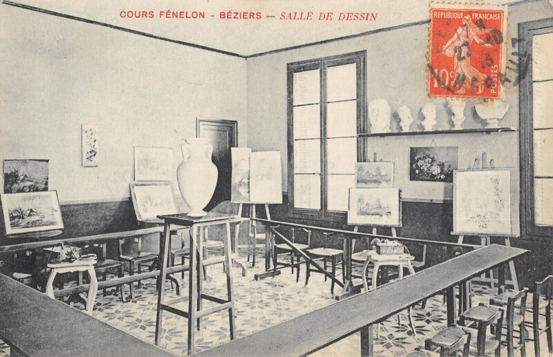 Carte postale ancienne Beziers - Institution De Jeunes Filles - Rue Porte Olivier - Salle De Des à Béziers