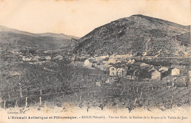 Carte postale ancienne Riols - Vue Sur Riols - Le Rocher De La Roque Et Vallee Du Jaur à Riols