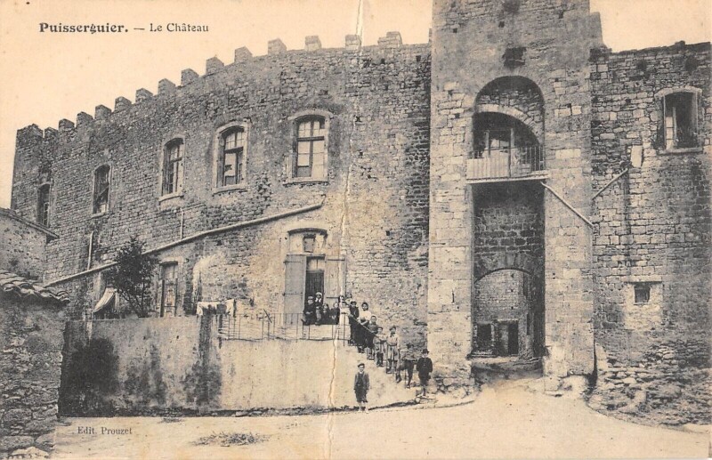 Carte postale ancienne Puisserguer - Le Chateau