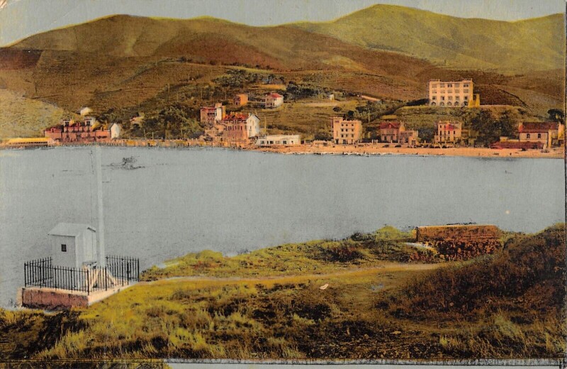 Carte postale ancienne Banyuls - Le Port Au Fond La Plage
