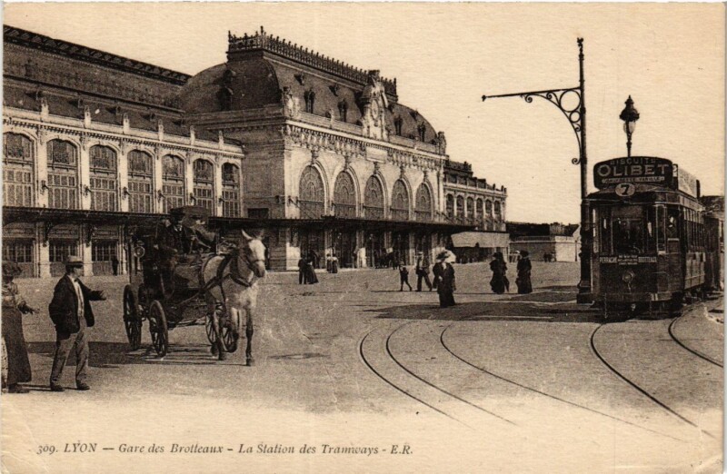 Carte postale ancienne Lyon - Gare des Brotteaux - La Station des Tramways à Lyon