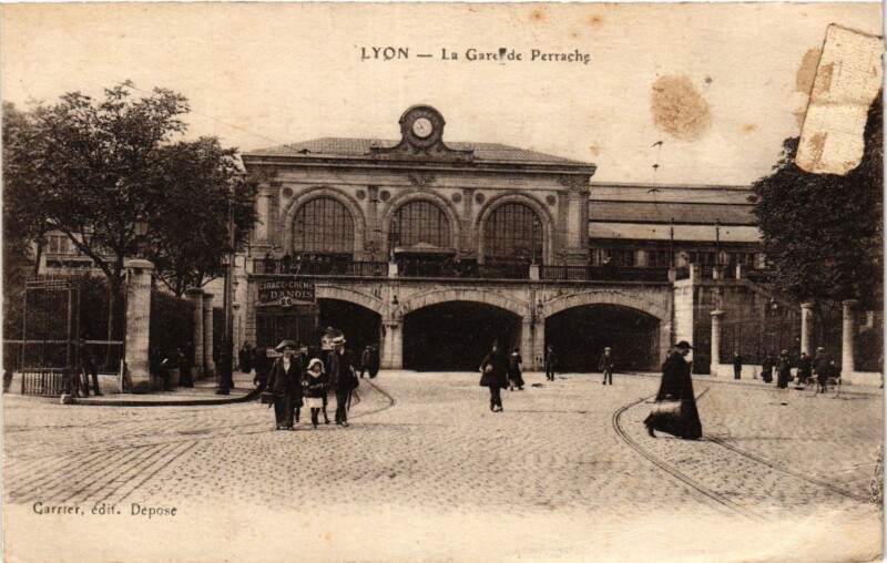 Carte postale ancienne Lyon - La Gare de Perrache à Lyon