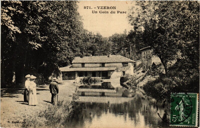 Carte postale ancienne Yzeron - Un coin du Parc à Yzeron