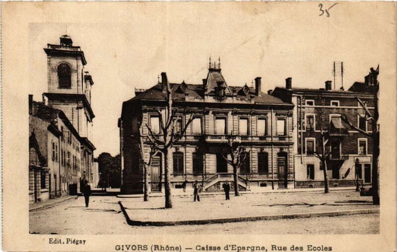 Carte postale ancienne Givors - Caisse d'Epargne - Rue des Ecoles à Givors
