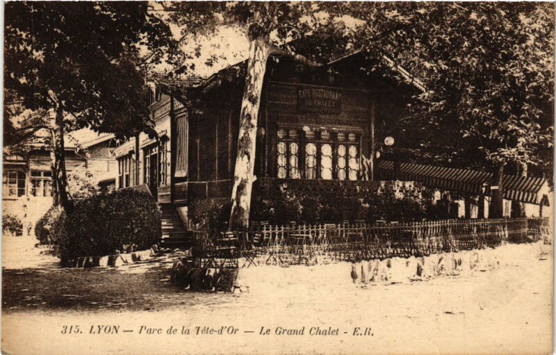 Carte postale ancienne Lyon - Parc dela Tete-d'or - Le Grand Chalet à Lyon
