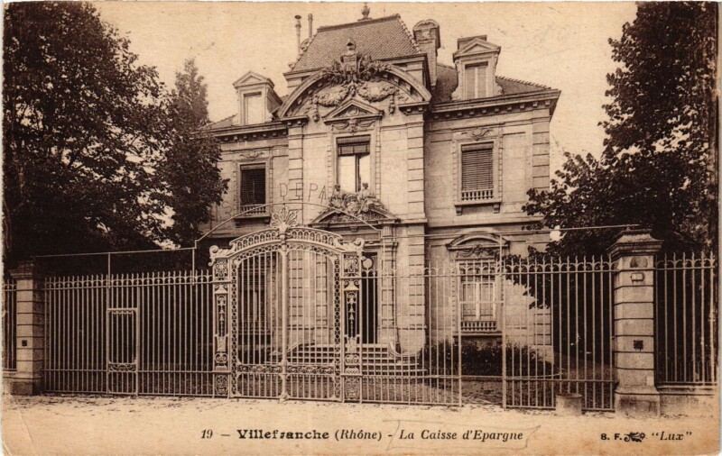 Carte postale ancienne Villefranche - La Caisse d'Epargne