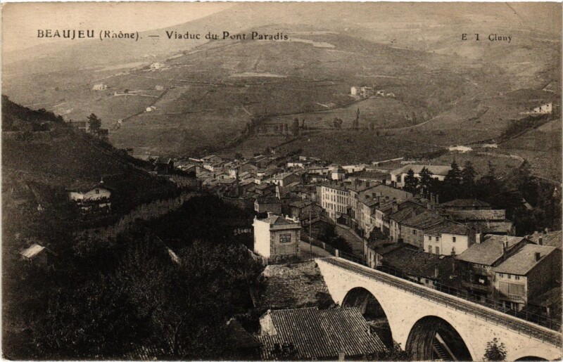 Carte postale ancienne Beaujeu - Viaduc du Pont Paradis à Beaujeu