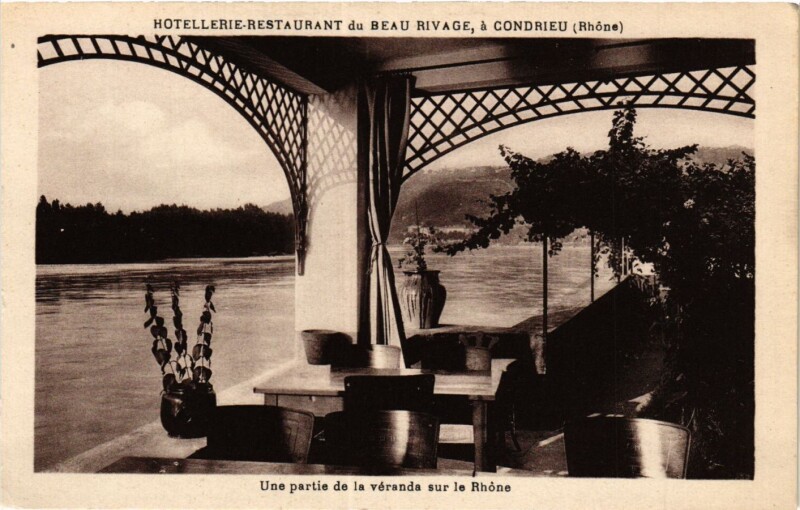 Carte postale ancienne Une partie de la veranda sur le Rhone