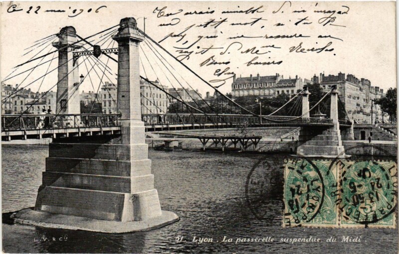 Carte postale ancienne Lyon - La passerelle suspendu du Midi à Lyon