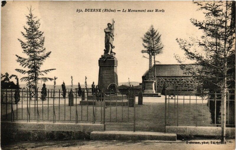 Carte postale ancienne Duerne - Le Monument aux Morts à Duerne