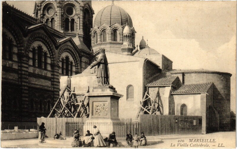 Carte postale ancienne Marseille La Vieille Cathédrale à Marseille