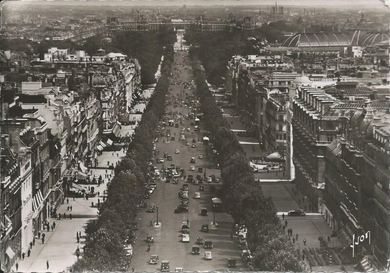 Carte postale ancienne Avenue des Champs Elysées à Paris 8e