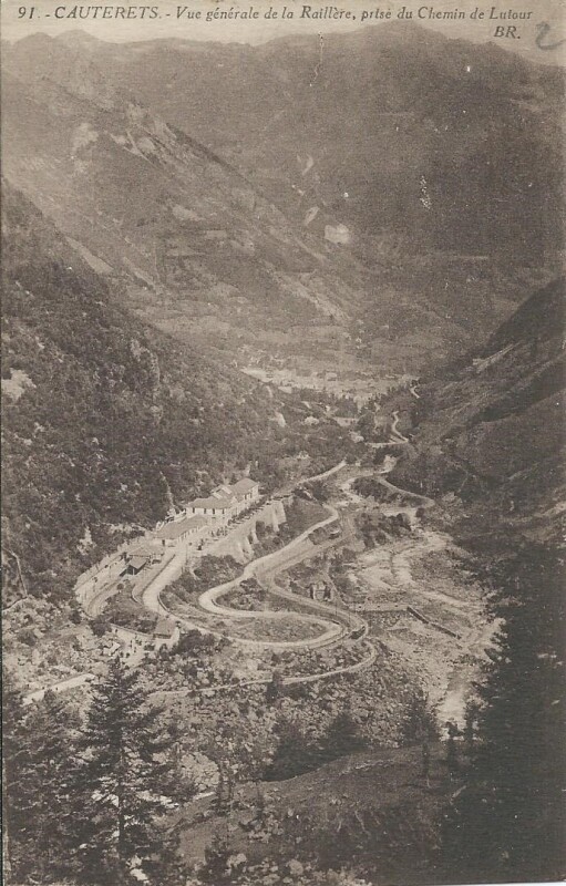 Carte postale ancienne Vue générale de la Raillère, prise du chemin du Lutour à Cauterets