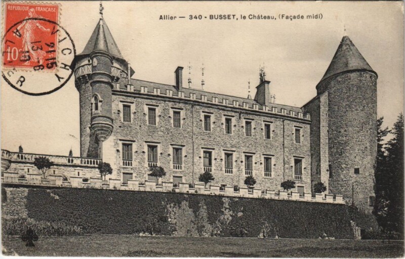 Carte postale ancienne Busset Le Chateau - Facade Midi à Busset
