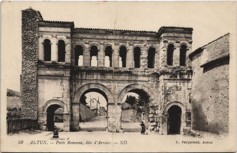 Carte postale ancienne Autun Porte Romaine France à Autun