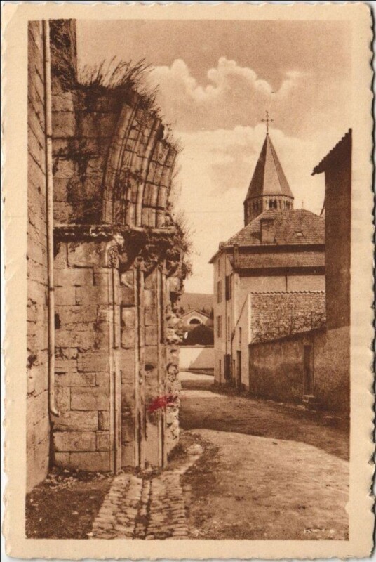 Carte postale ancienne Cluny Restes du Portail de l'Ancienne Abbaye France à Cluny