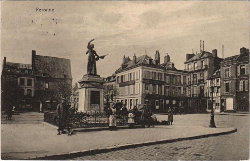 Carte postale ancienne Peronne La Place
