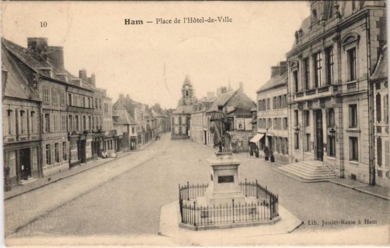 Carte postale ancienne Ham Place de l'hotel de Ville