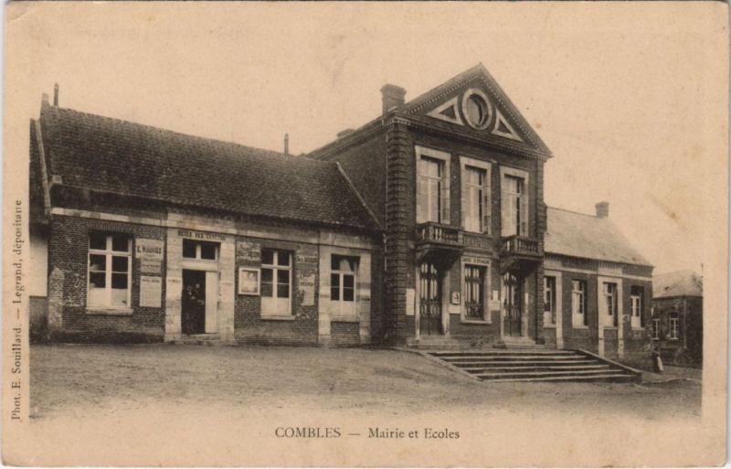 Carte postale ancienne Combles Mairie et Ecole à Combles