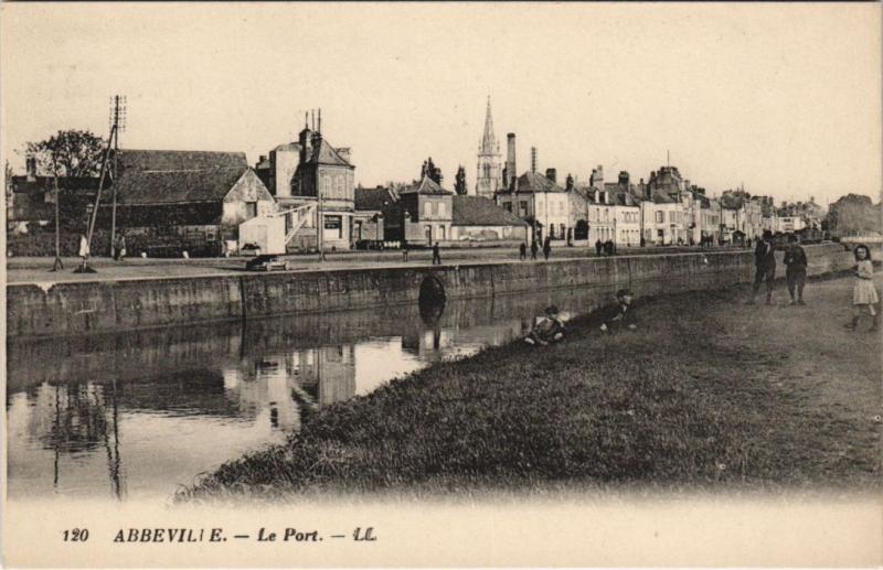 Carte postale ancienne Abbeville Le Port à Abbeville