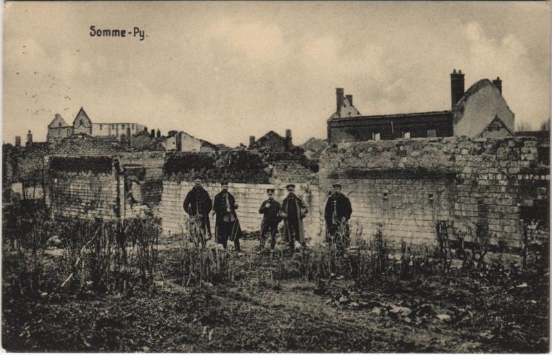 Carte postale ancienne Somme-Py soldats