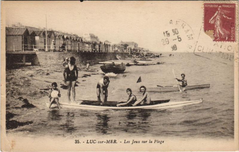 Carte postale ancienne Luc-sur-Mer Les Jeux sur la Plage à Luc-sur-Mer