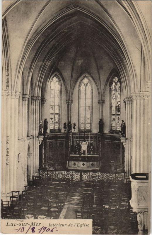 Carte postale ancienne Luc-sur-Mer Interieur de l'Eglise à Luc-sur-Mer