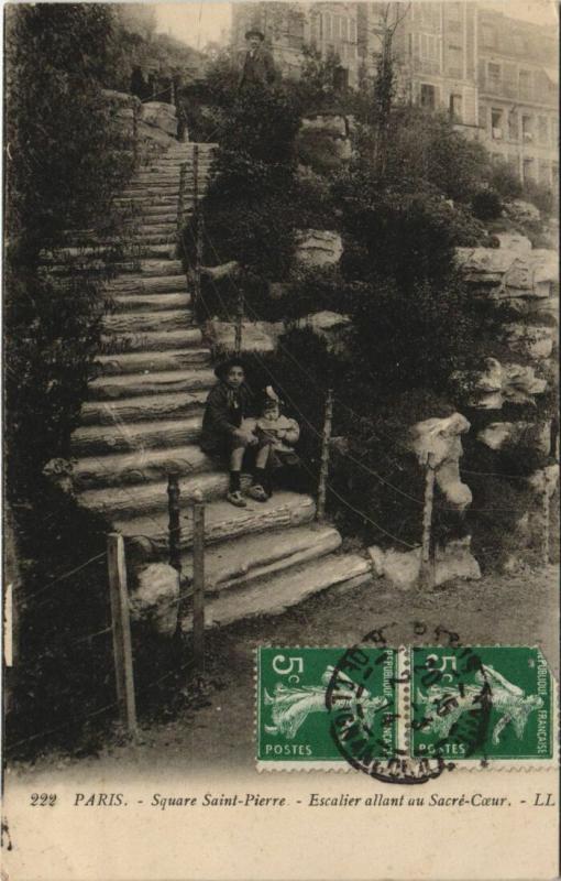 Carte postale ancienne Paris 18e Square Saint-Pierre Escalier