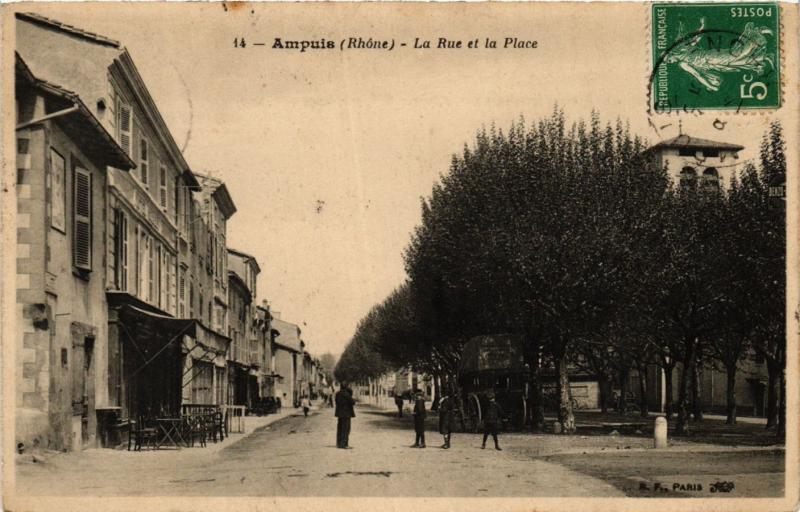 Carte postale ancienne Ampuis - La Rue et la Place à Ampuis
