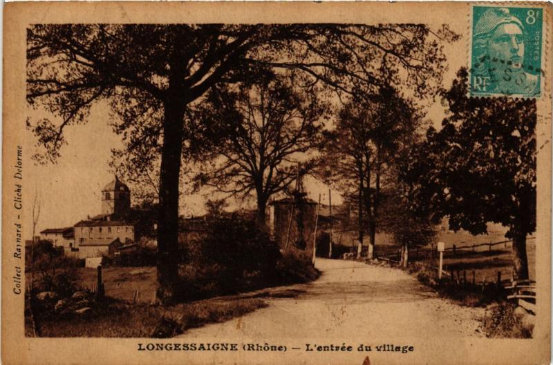 Carte postale ancienne Longessaigne - L'Entrée du Village à Longessaigne