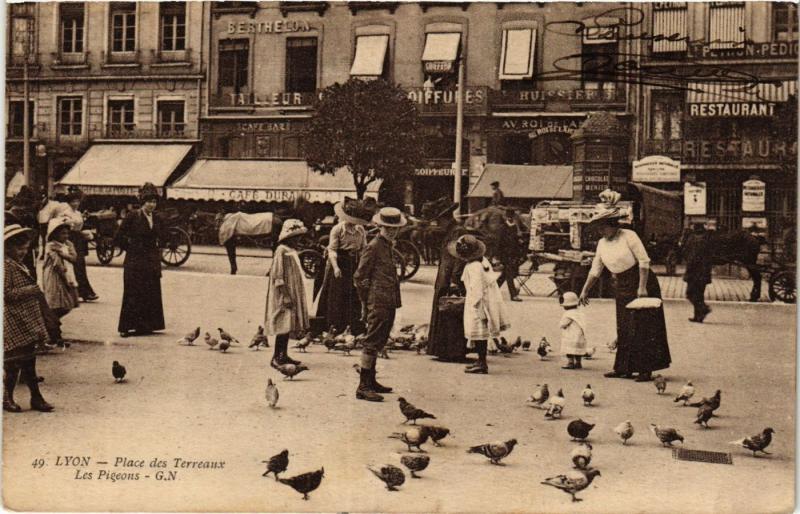 Carte postale ancienne Lyon - Place des Terreaux à Lyon