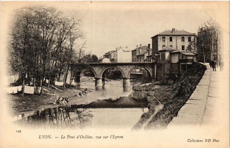 Carte postale ancienne Lyon - Le Pont d'Oullins vue sur l'Izeron à Lyon
