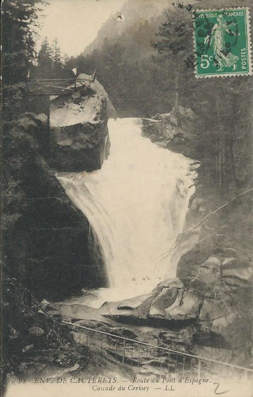 Carte postale ancienne Route du Pont d'Espagne – Cascade du Cerisey à Cauterets
