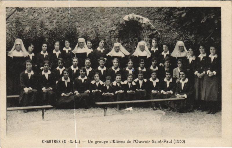 Carte postale ancienne Chartres Un groupe d'Eleves France à Chartres