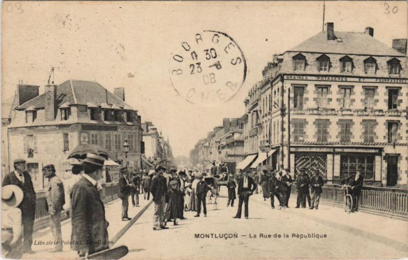 Carte postale ancienne Montlucon La Rue de la Republique