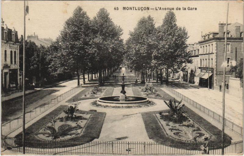 Carte postale ancienne Montlucon L'Avenue de la Gare