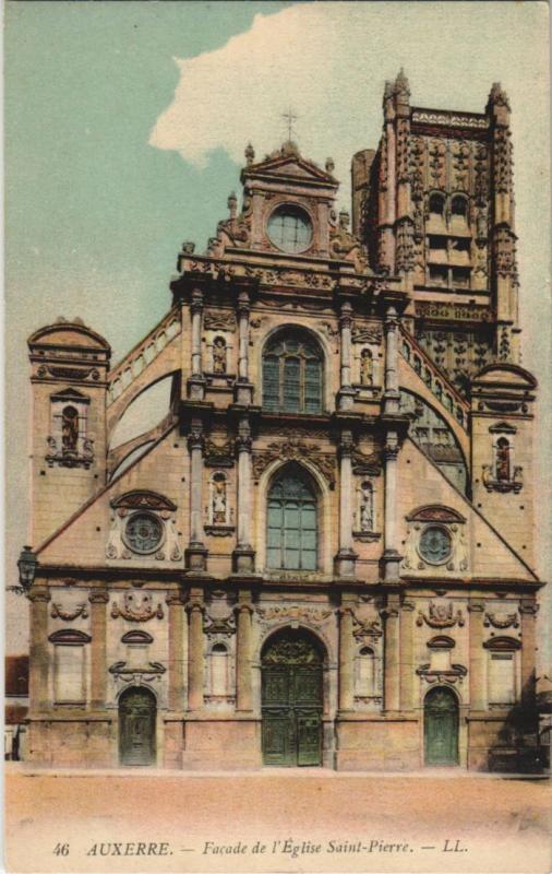 Carte postale ancienne Auxerre Facade de l'Eglise Saint-Pierre France à Auxerre
