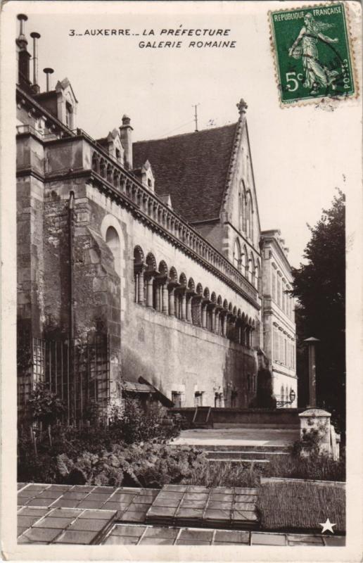 Carte postale ancienne Auxerre La Prefecture, Galerie Romaine France à Auxerre
