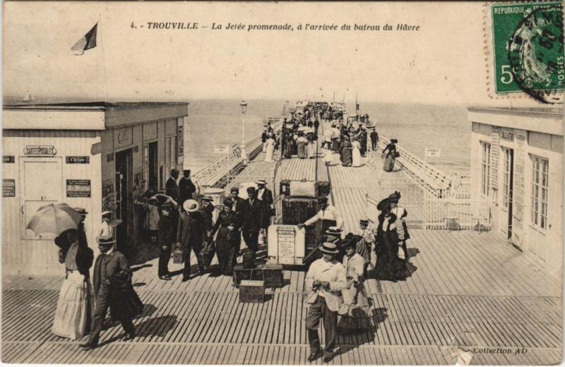 Carte postale ancienne Trouville La Jetee Promenade