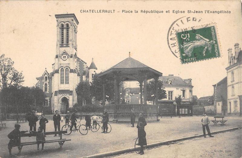 Carte postale ancienne Chatellerault - Place De La Republique à Châtellerault