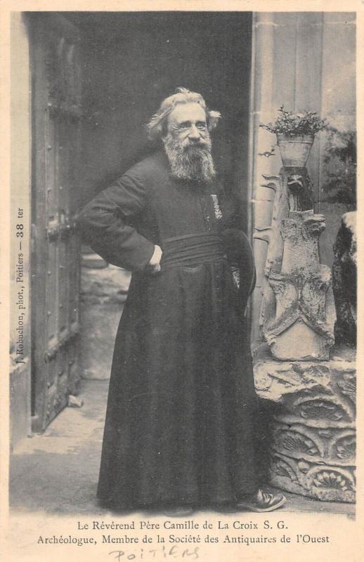 Carte postale ancienne Poitiers - Le Reverend Pere Camille De La Croix - Archeologue à Poitiers