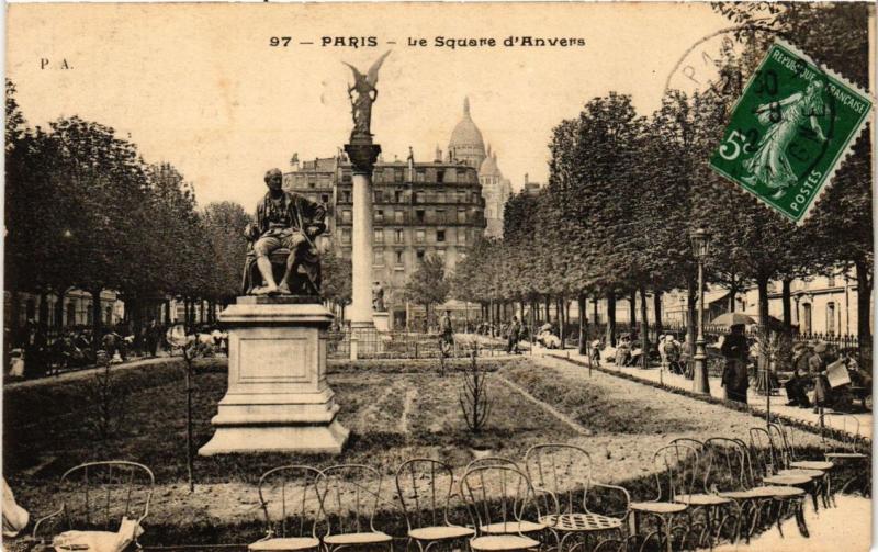 Carte postale ancienne Paris 9e - Le Square d'Anvers à Paris 9e
