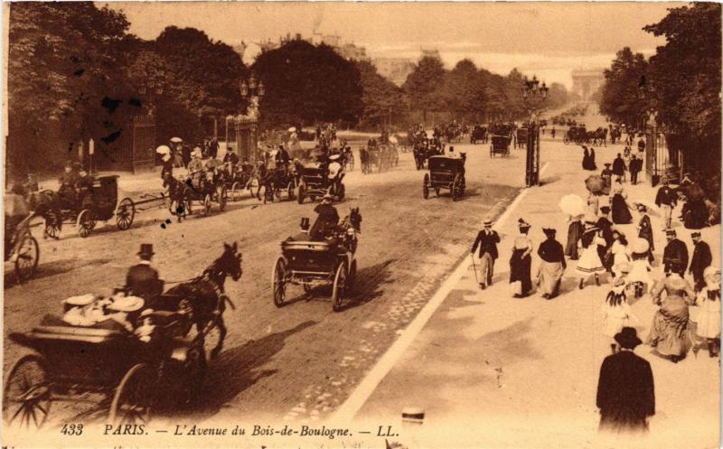Carte postale ancienne L'Avenue du Bois de Boulogne à Paris 16e